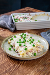 pasta cannelloni ripieni prosciutto e piselli