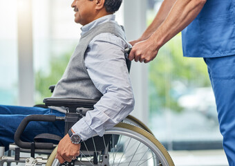 Obraz premium Putting his mobility management in expert hands. Shot of a nurse helping a senior man in a wheelchair.