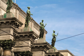 Fototapeta na wymiar Statues on top of Oldmasters Museum building in Brussels, Belgium