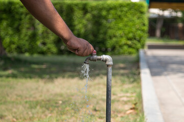 Turn off the water tap in the lawn.