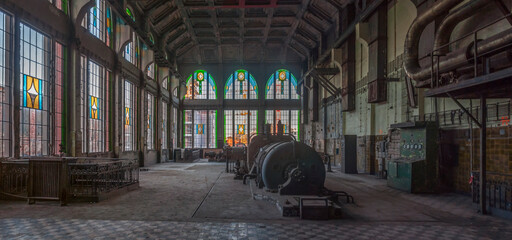 Oude verlaten Art Nouveau-fabriek