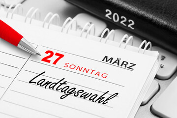 Landtagswahl im Saarland 27. März 2022 mit Kalender und Kugelschreiber