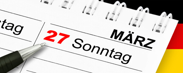 Landtagswahl im Saarland 27. März 2022 mit Kalender und Flagge und Kugelschreiber