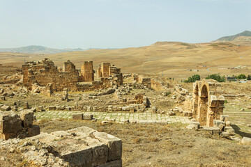 Obraz premium The roman ruins of Khemissa are located in the Algerian city of Souk Ahars. 
