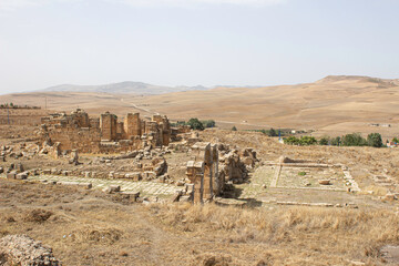 Obraz premium The roman ruins of Khemissa are located in the Algerian city of Souk Ahars. 