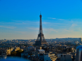 Fototapeta na wymiar Eiffeltower on beautifull day in paris