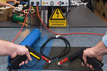 Operation for the manufacture of an electric heating mat