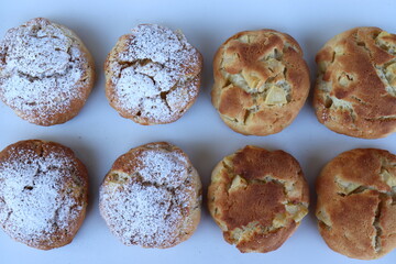Apfelballen mit Zimtzucker. Apfelkuchen-Ballen.