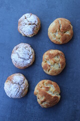 Apfelballen mit Zimtzucker. Apfelkuchen-Ballen.