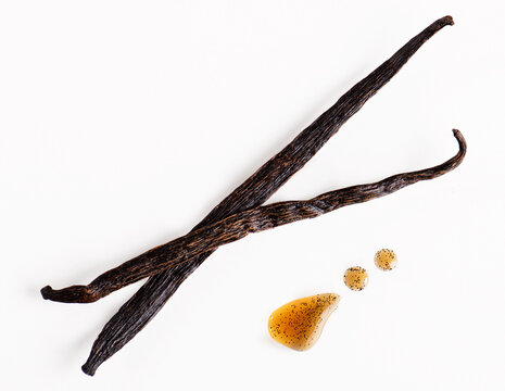 vanilla pods and vanilla essence with seeds