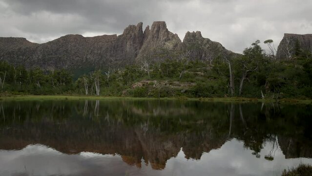 a summer afternoon close shot of mt geryon and pool of memories at the labyrinth in cradle mountain-lake st clair national park of tasmania, australia