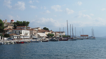 Fototapeta na wymiar Beautiful small port of picturesque village of Galaxidi, Fokida, Greece