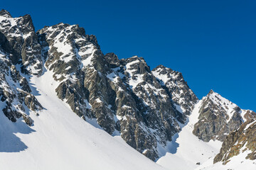 Concave and convex formations in the mountains with which climbing routes in winter scenery were led.