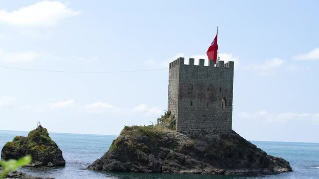 4K footage of Kiz Kalesi with slider dolly in Rize.