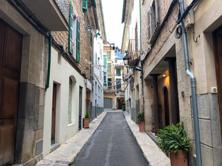 Narrow street in the old town of Sóller in Mallorca