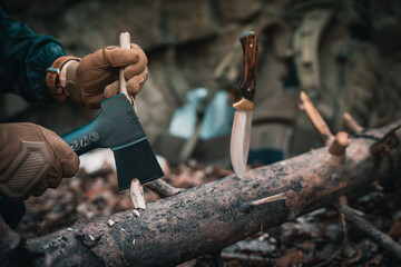 Bushcraft im Wald. Outdoor Kochen im Wald