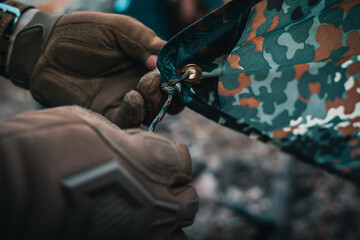 Obraz premium Bushcraft im Wald. Outdoor Kochen im Wald