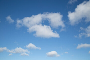 Obraz na płótnie Canvas Blue sky background. Intermittent clouds.sky backgrounds for the screensaver.