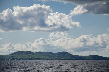 Wolken im Gegenlicht