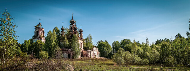 Fototapeta na wymiar destroyed Orthodox church landscape