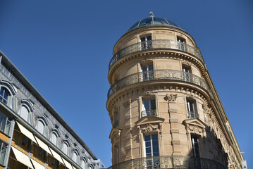 Fototapeta na wymiar Immeuble à tourelle à Paris. France