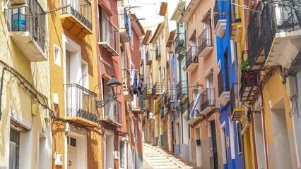 Fototapeta na wymiar Casco Antiguo de Villajoyosa con sus típicas fachadas o casas de vivos colores en la Costa Blanca en España