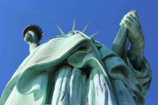 Foto de la estatua de la libertad de Nueva York vista desde abajo