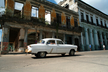 Fototapeta na wymiar Vintage car in Havana Cuba
