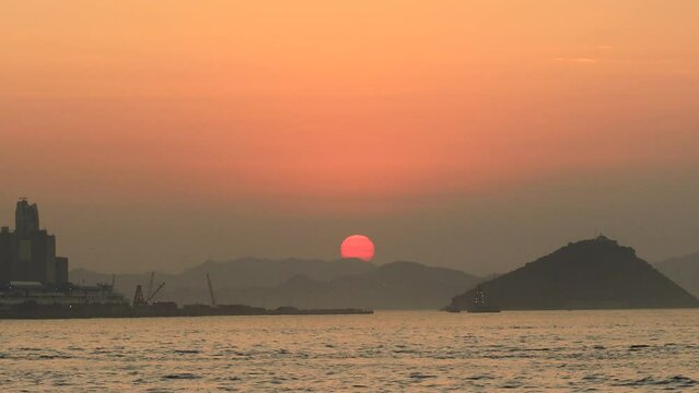 15 Jan 2021, Belcher Bay, Sunset at city of Hong kong