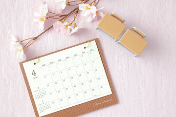 入園・入学イメージ｜カレンダーと机と椅子と桜