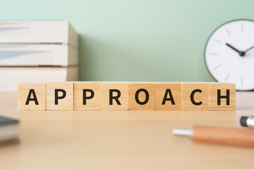 アプローチのイメージ｜「APPROACH」と書かれた積み木が置いてあるデスク