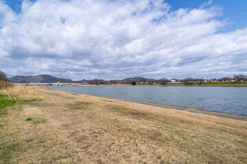 河川敷で散歩