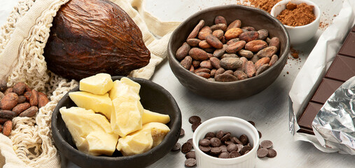 Composition with cocoa products.