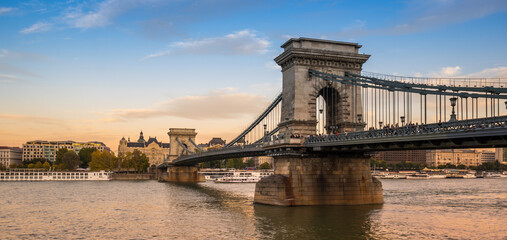 Fototapeta premium Chain bridge on Danube river in Budapest