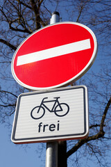 Verkehrsschild Verbot der Einfahrt, Radfahrer frei, Deutschland