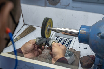 Polished man silver ring grinding machine ,Polished jewelrys grinding machine spin.
