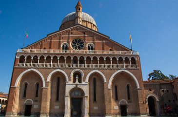 the facade and the entrance of the basilica of sant antonio