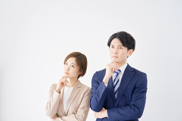ビジネスウーマンとビジネスマン　考える　白背景