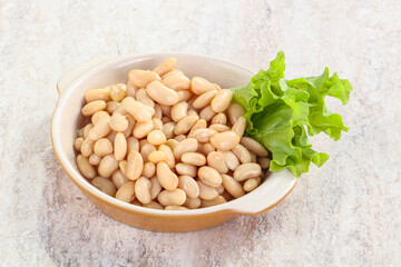 White canned beans for vegan suisine