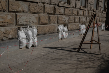 Sandbags in the basement windows of ancient buildings in case of missiles. Russia's war against...