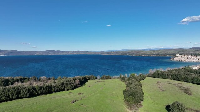 bellissimo panorama del lago di Bracciano a pochi chilometri da Roma
Vista aerea del Lago di Bracciano, Anguillara e Trevignano