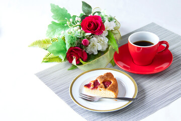 自家製　イチゴケーキとコーヒーとバラとスズランのスワッグ（造花）