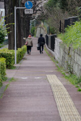 Fototapeta na wymiar 東京の青山一丁目から見える遊歩道