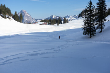 Welcome to high alpine snow capital, Winter in the Saas Valley,
Activities for young and old, snow...