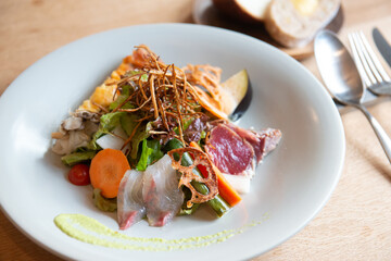 オードブル　サラダ　魚と野菜