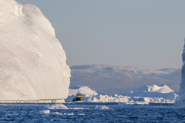 texturas y formas de icebergs en el circulo polar artico © Néstor Rodan