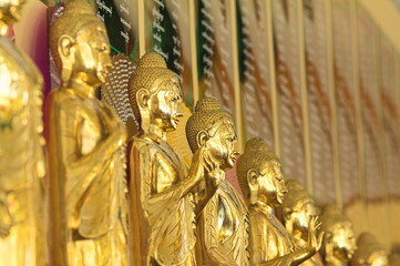Golden Buddhas in Myanmar - obrazy, fototapety, plakaty