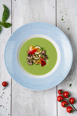 Spinach soup with cream