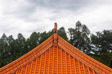 Closeup shot of Wen Wu temple roof in background of trees