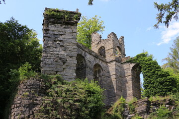 Historisches Bauwerk im Bergpark Wilhelmshöhe in der Nähe der Stadt Kassel	